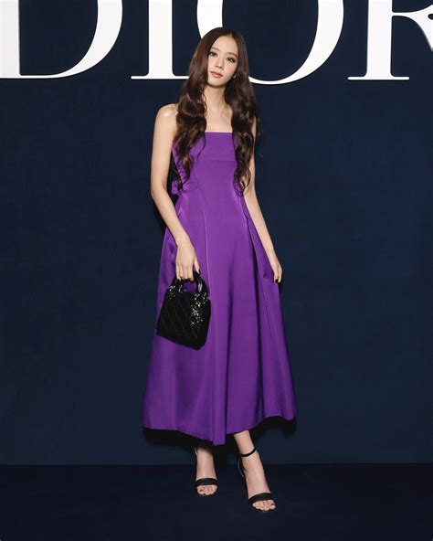 Jisoo thử nghiệm diện mạo mới tại show Dior Thu Đông 2023