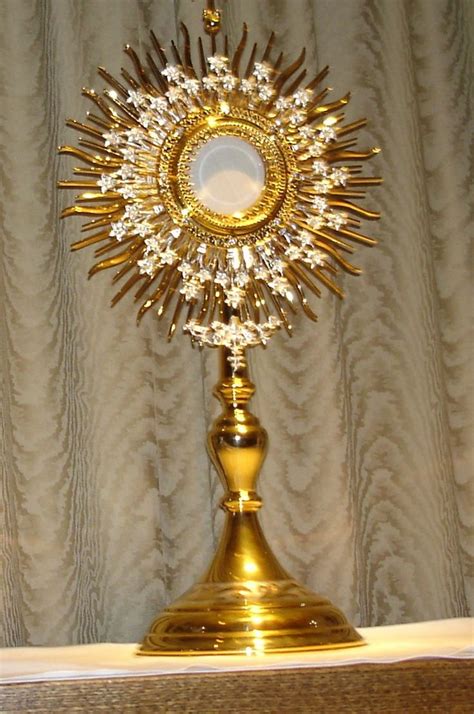 Santíssimo Sacramento - Custódia Sagrada | Adoration, Eucharistic ...