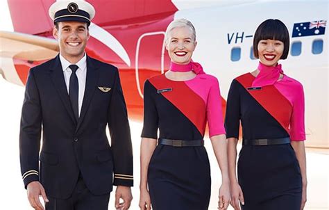 Qantas unveils new throwback pilot uniforms – Karryon