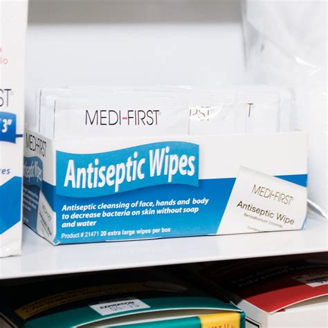 Extra Large Medi-First Antiseptic Wipes - 20/Box