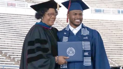 Shilo Sanders Receives Undergraduate Degree From Jackson State - Blavity