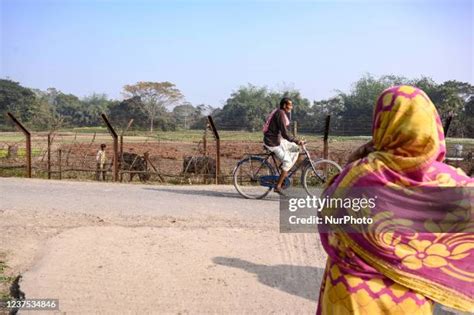 108 India Bangladesh International Border Stock Photos, High-Res ...