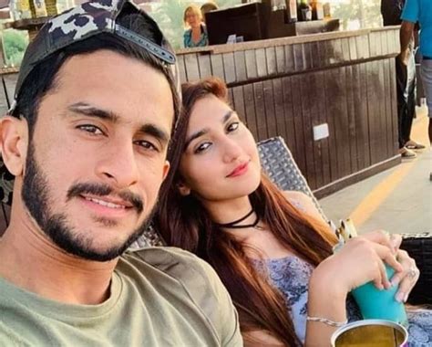 Cricketer Hasan Ali shares Love of wife Samiya in Pics | DESIblitz