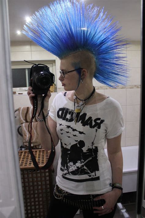 Pin by Sarah Marsh on Mohawks | Punk mohawk, Punk rock hair, Punk hair