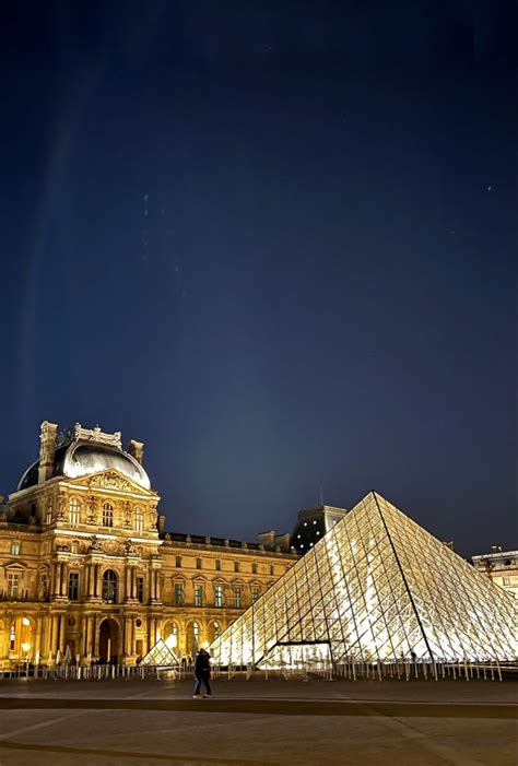 Louvre Paris at night | Louvre paris, Paris at night, Louvre museum