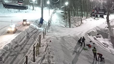 Bromont skiers stuck on ski lift for hours after mechanical failure ...