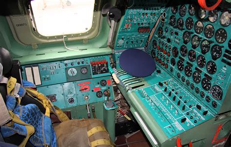 Tupolev Tu-95 | Cockpit, Military aircraft, Military airplane