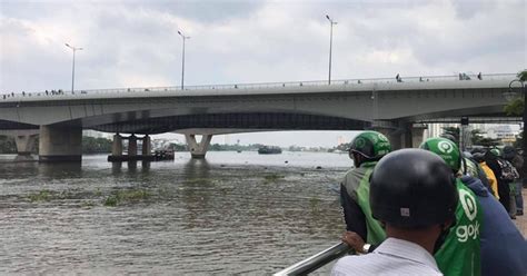 TP.HCM: Để lại xe máy trên cầu, một người nhảy xuống sông Sài Gòn mất tích