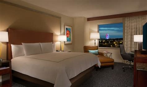 Rooms & Suites | Hilton Orlando