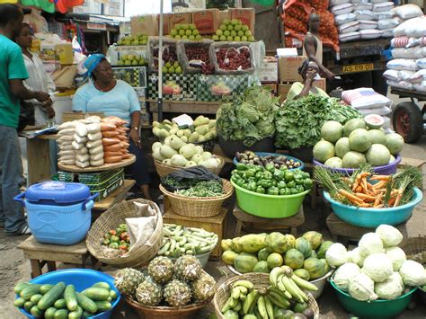 1nerr0: Vegetable and fruit vendors in Ghana’s... - All about Ghana