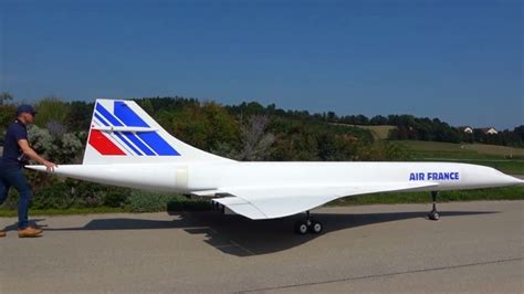 Gigantic Homemade 10 Meter Large RC Concorde Maiden Flight