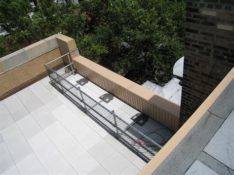 Parapet Wall Fall Protection: Regulations and Best Practices for Rooftop Safety - Kee Safety