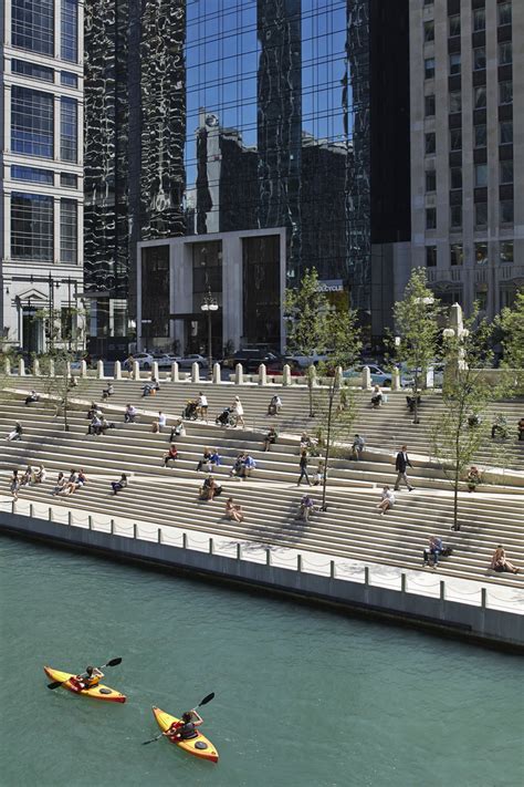 The Chicago Riverwalk Ross Barney Architects