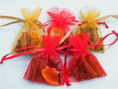 Natural Christmas scented bags make | Dried Flower Craft