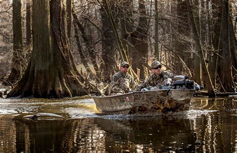 Best Boats for Duck Hunting- Everything You Need to Know - HayFarmGuy