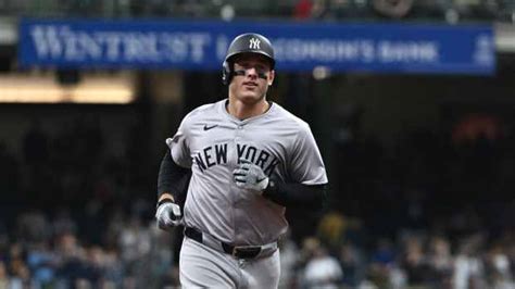 WATCH: Anthony Rizzo hits 300th career home run, helps New York Yankees ...