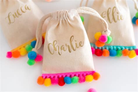 12 Fabulous DIY Favor Bag Tutorials | Random Acts of Crafts