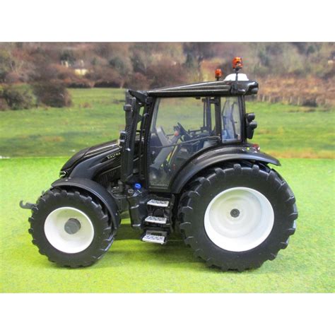 UNIVERSAL HOBBIES 1:32 VALTRA G135 BLACK LIMITED EDITION TRACTOR - One32 Farm toys and models