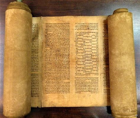 Expert Discovers Oldest Torah Scroll of the Pentateuch | Newsmax.com