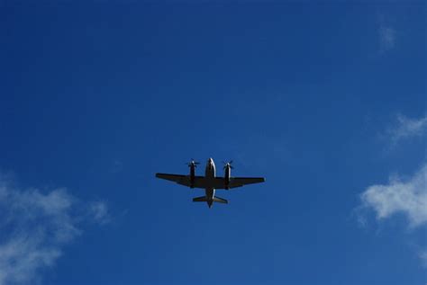 Twin-propeller plane landing to PAO | Jun Seita | Flickr
