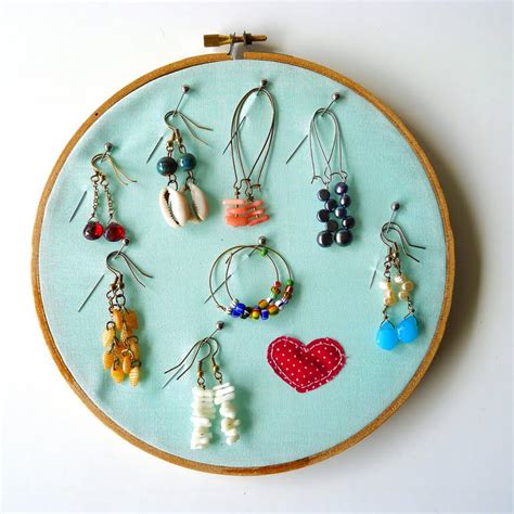 19 Creative Embroidery Hoop Art – Tip Junkie