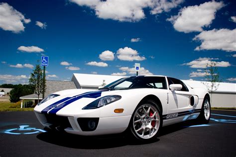 Download Vehicle Ford GT HD Wallpaper