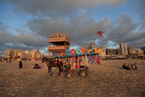 Palestinians flock to Gaza’s beaches to bid summer holidays farewell | The Ghana Report