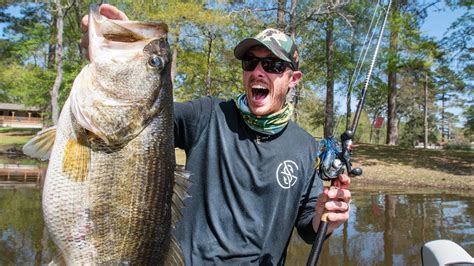 GIANT BASS FOUND in MUDDY CREEK! BED FISHING with JIGS - YouTube