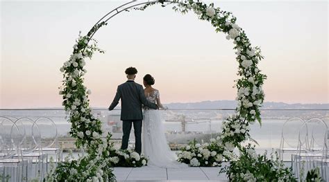 23 Stunning Wedding Backdrop Ideas You'll Totally Love