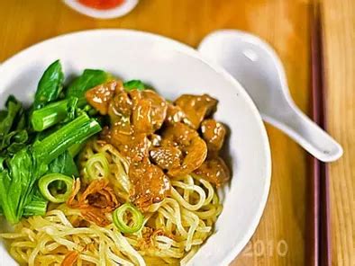 Mie ayam jamur - indonesian chicken mushroom noodle - Recipe Petitchef