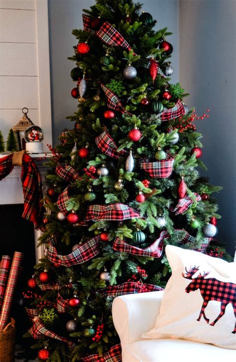 Red and Green Christmas Tree - Red Cottage Chronicles