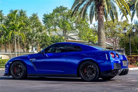 Jimmy Alvarez's Nissan GT-R on Forgeline DE3C Concave Wheels