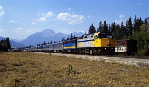 Railpictures.ca - Peter Gloor Photo: VIA train 2, the Canadian, at ...