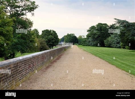 hampton court gardens Stock Photo - Alamy