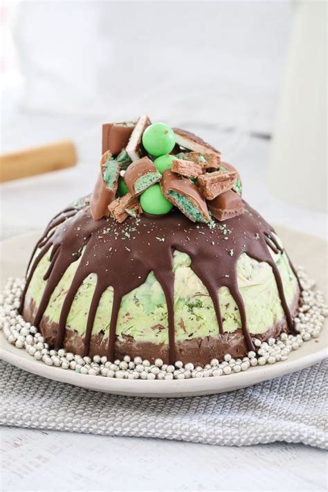 Mint Christmas Ice Cream Cake | Recipe | Christmas ice cream cake ...