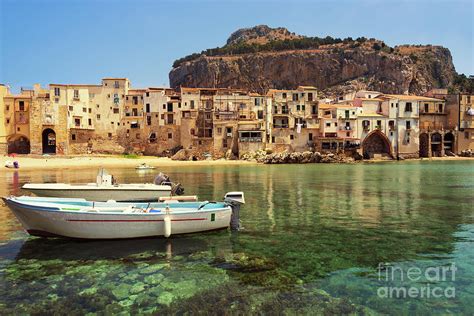 Cefalu old town and harbor with city beach and clear sea in Sicily ...