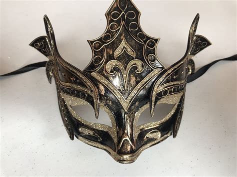 Men’s Mardi Gras Mask in 2020 | Mardi gras, Venetian masks, Dark circus