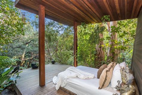 Photo 11 of 11 in Jim Carrey’s Longtime L.A. Home Hits the Market at ...