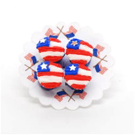 4th of July Flag Cupcakes | Stewart Dollhouse Creations