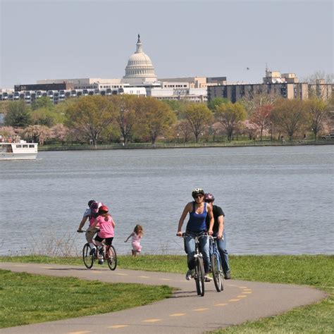 Take a walk on the Mount Vernon Trail (U.S. National Park Service)