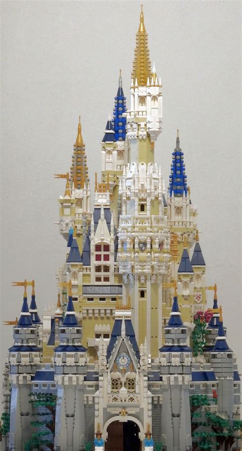 Lego Cinderella Castle by Matteo Plateroti #lego #cinderella #castle #disney Lego Disney Castle ...