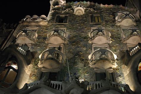 File:Gaudi barcelona.jpg - Wikimedia Commons