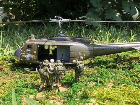 UH-1D Huey Gunship -- Plastic Model Helicopter Kit -- 1/32 Scale -- #855536 pictures by mahoward