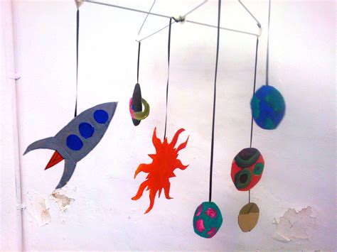 Hanging Mobile - Cool it Art | Hanging mobile, Kids art projects, Hanging