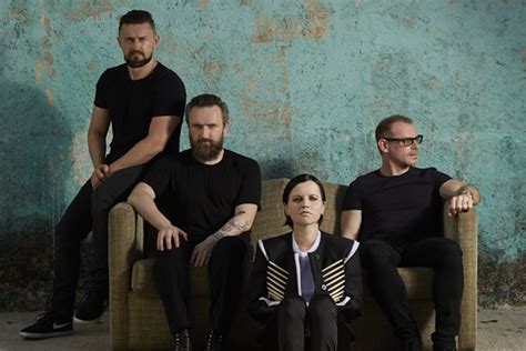 Hear an Acoustic Version of the Cranberries' "Linger" - SPIN