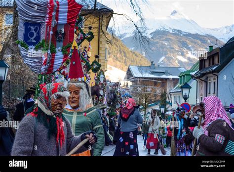 Bad Hofgastein: Perchtenlauf (Percht Perchten mask procession): Hexe ...