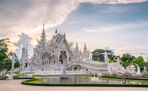 Wat Rong Khun (the White Temple) - Chiang Rai Guide to Thailand