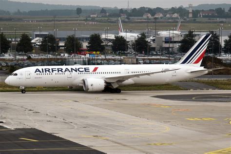 Air France Boeing 787 To New York U-Turns to Paris - AVS