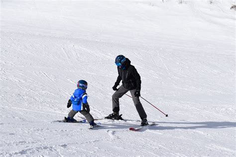 17 Best Ski Resorts For Beginners in the United States - Skiing Kids