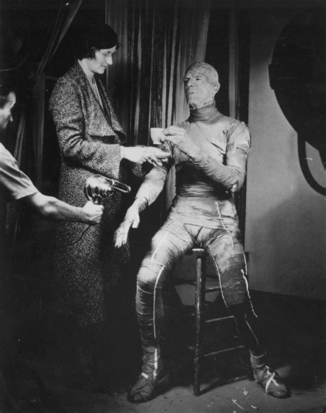 Boris Karloff in Jack Pierce’s makeup studio preparing for The Mummy, 1932 : r/OldSchoolCelebs